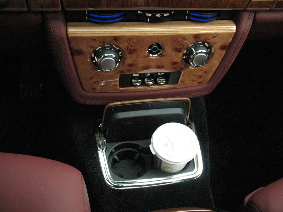  Rolls-Royce Phantom 2007 года  (фото 15 из 102)